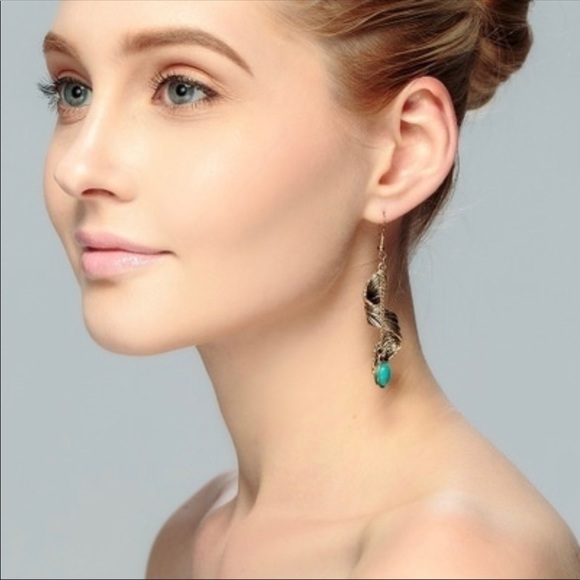 2X$39 ABSOLUTELY GORGEOUS TO WEAR WITH YOUR SEASON OUTFITS - Picture 4 of 5